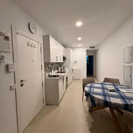アパート 1 Bedroom Urban Hideaway