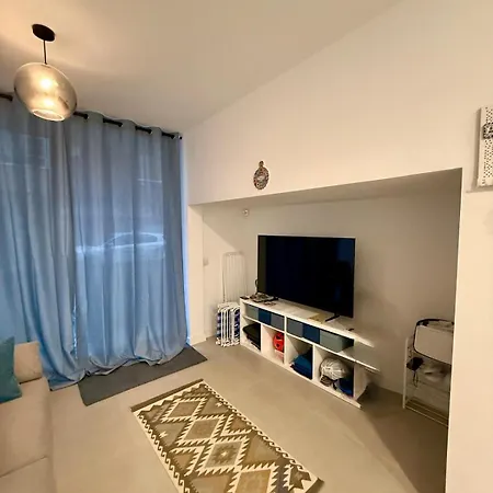 1 Bedroom Urban Hideaway *