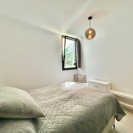 アパート 1 Bedroom Urban Hideaway フエンヒロラ